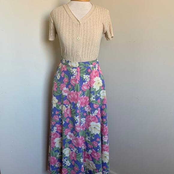 Hand Made Hibiscus Circle Skirt - Picture 4 of 5